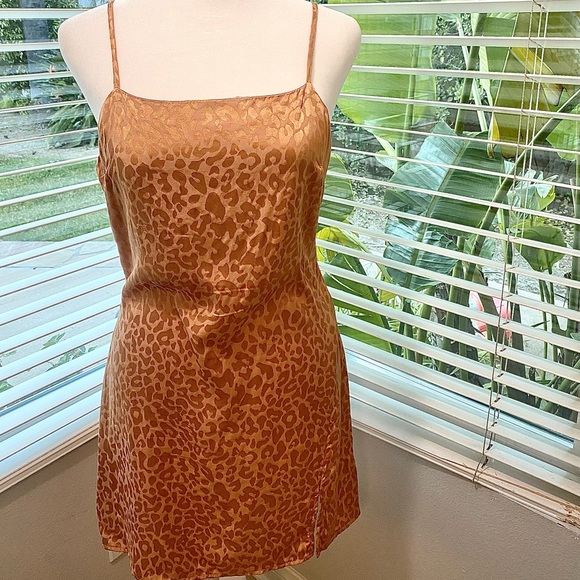 Urban Outfitters Sleeveless Leopard Dress Size Small Excellent Condition - Picture 2 of 16